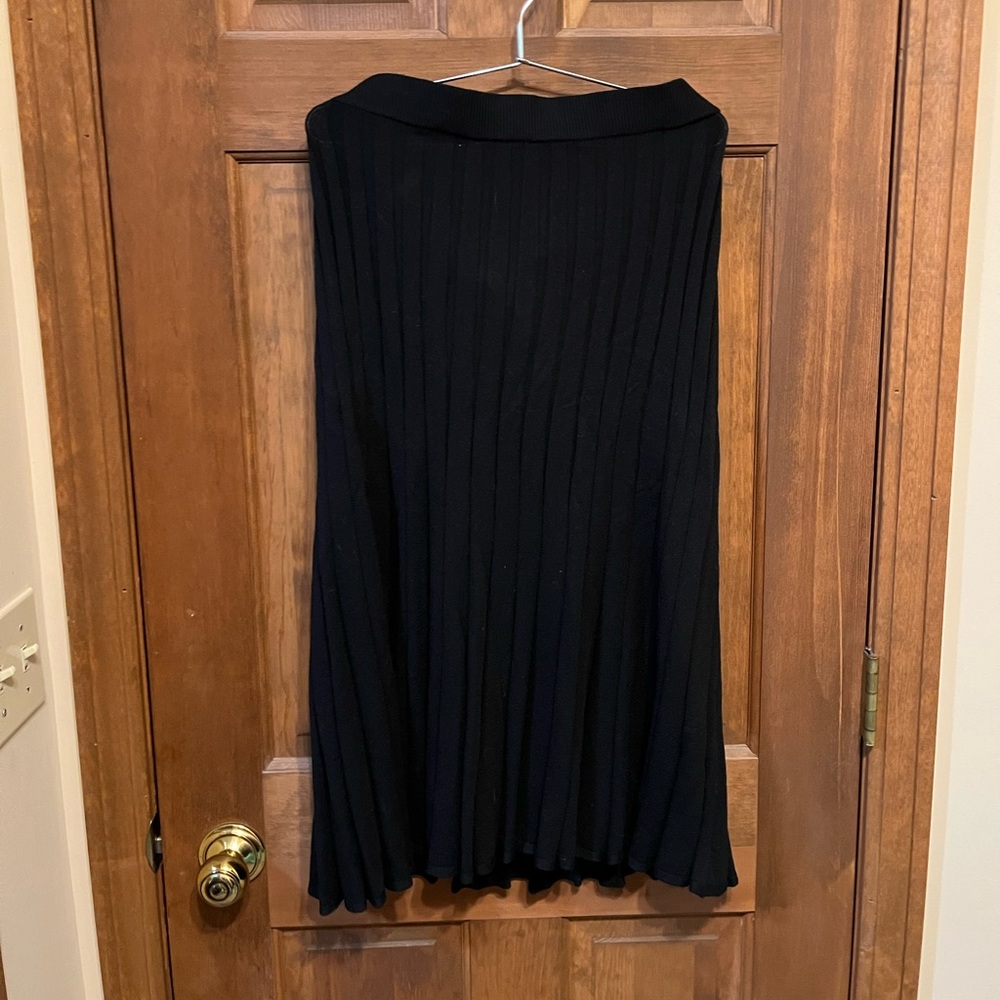 Black knit skirt